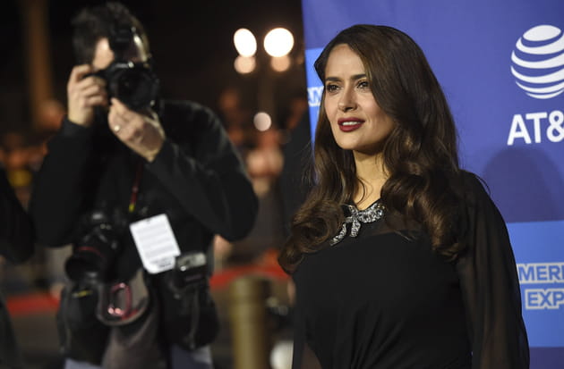 Salma Hayek pose sur le tapis rouge