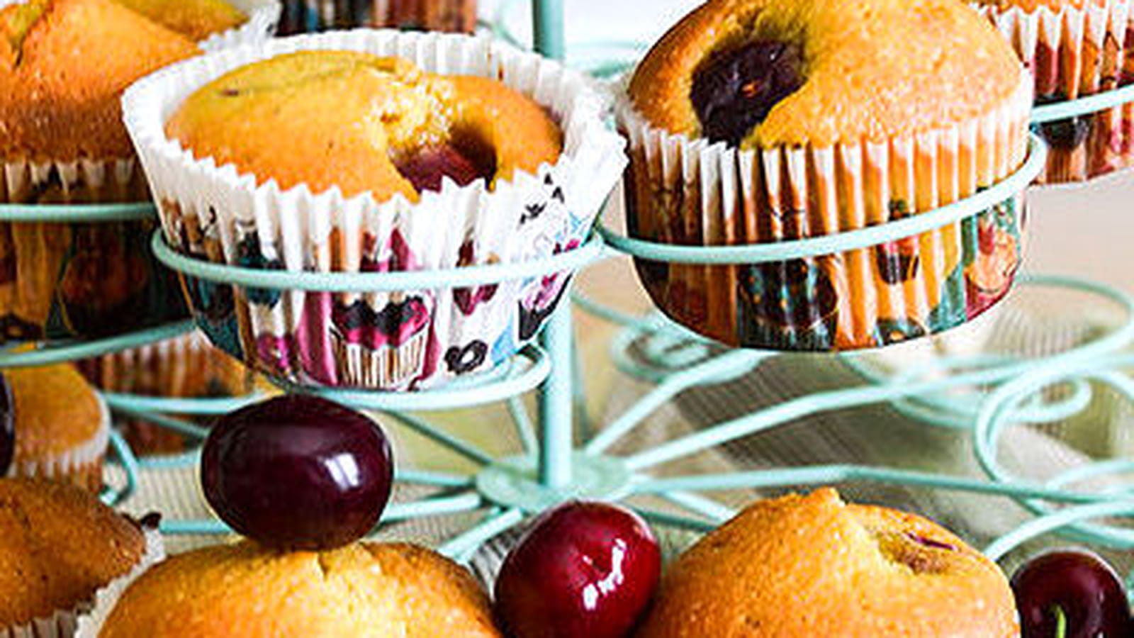 Muffins moelleux aux cerises et aux amandes