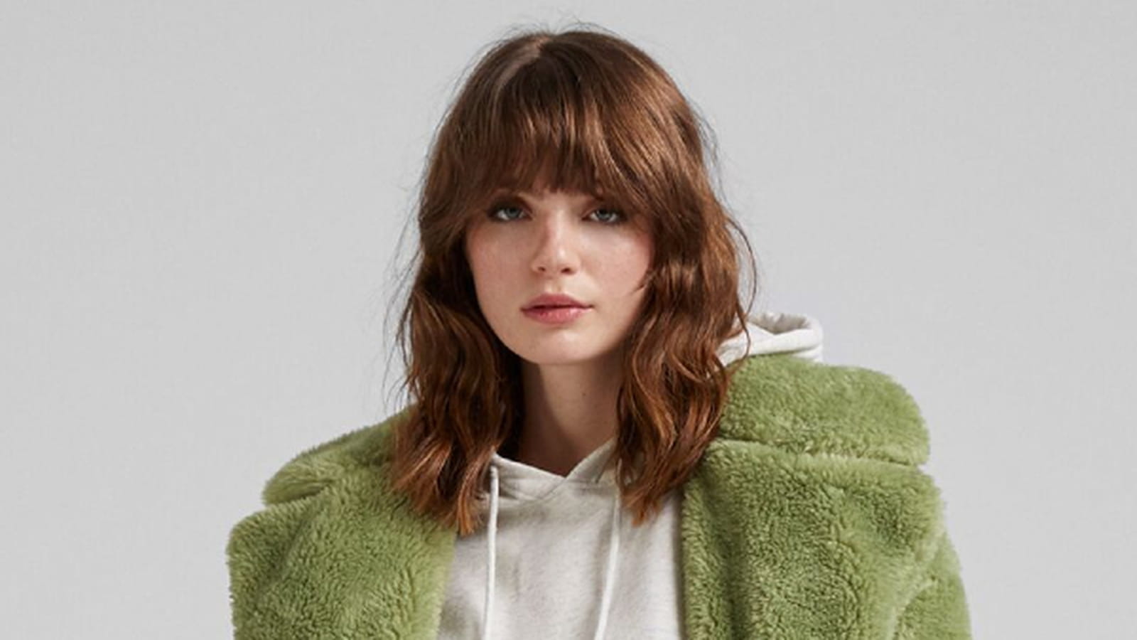 Manteau en fausse fourrure Bershka