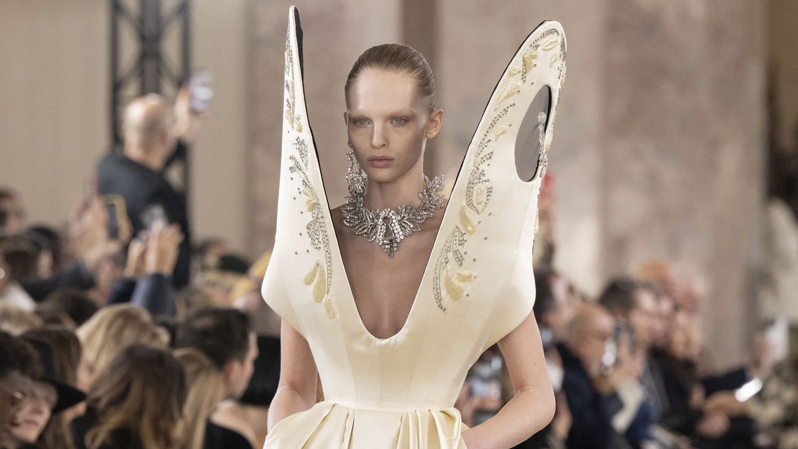 Look 18 du défilé Schiaparelli