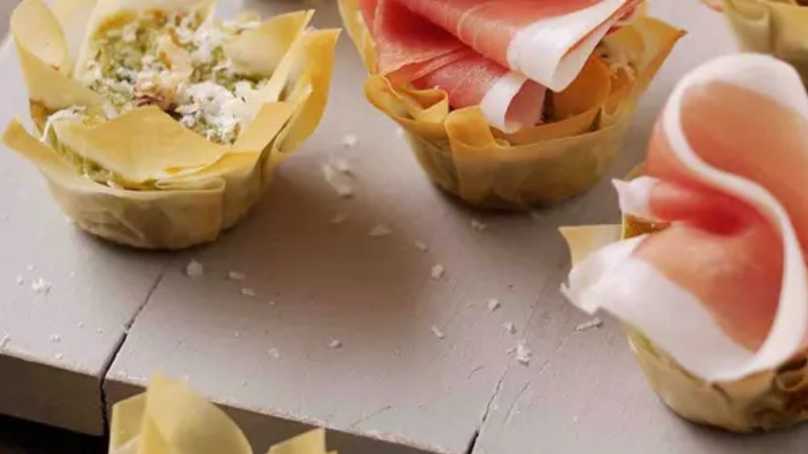 Mini-quiche au jambon de Parme, noix et ricotta