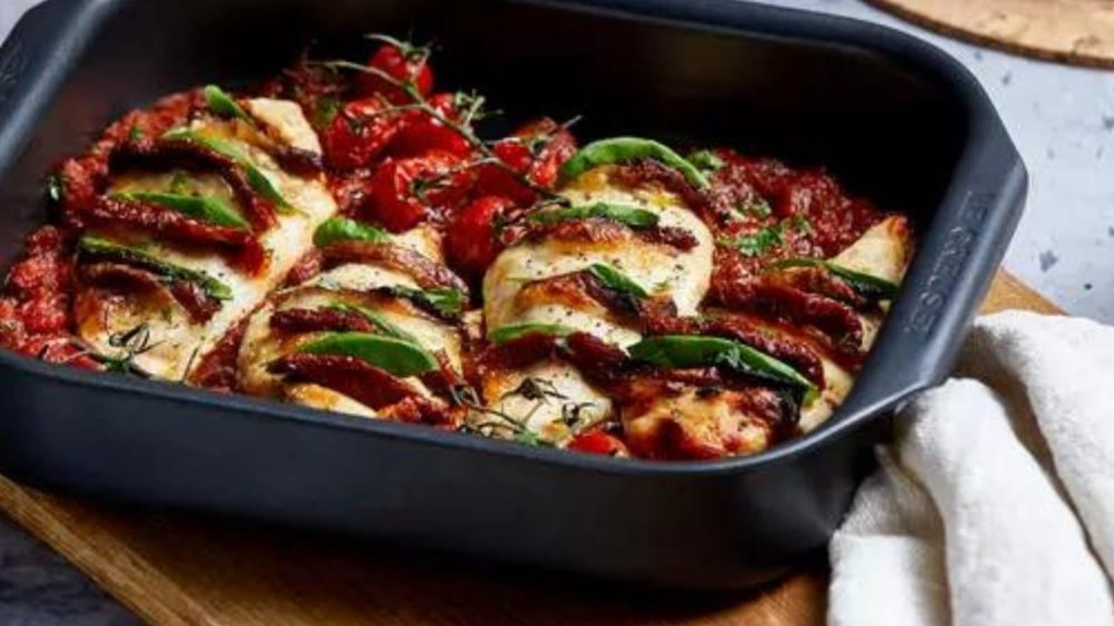 Hasselback de poulet aux tomates et à la mozzarella