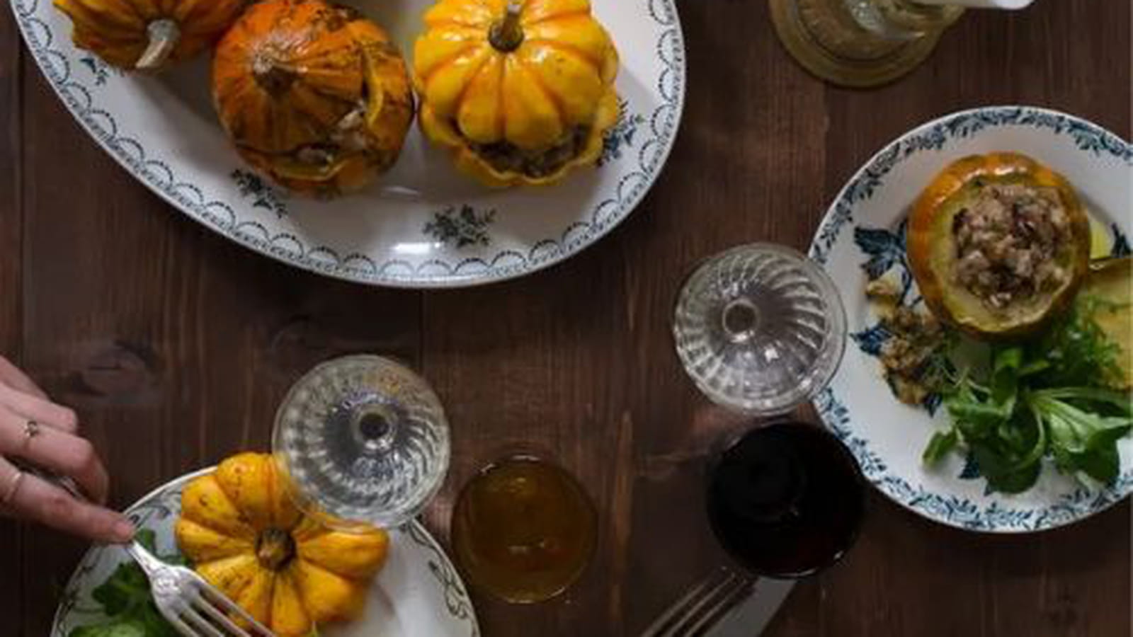Courges farcies aux cèpes, artichauts et marrons