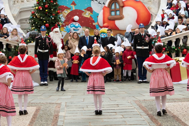 La famille princière assiste au spectacle de Noël