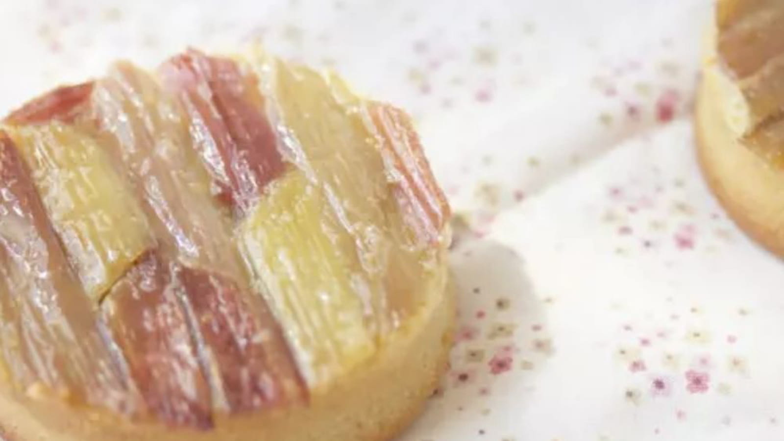 Gâteaux moelleux rhubarbe confite & huile d'olive