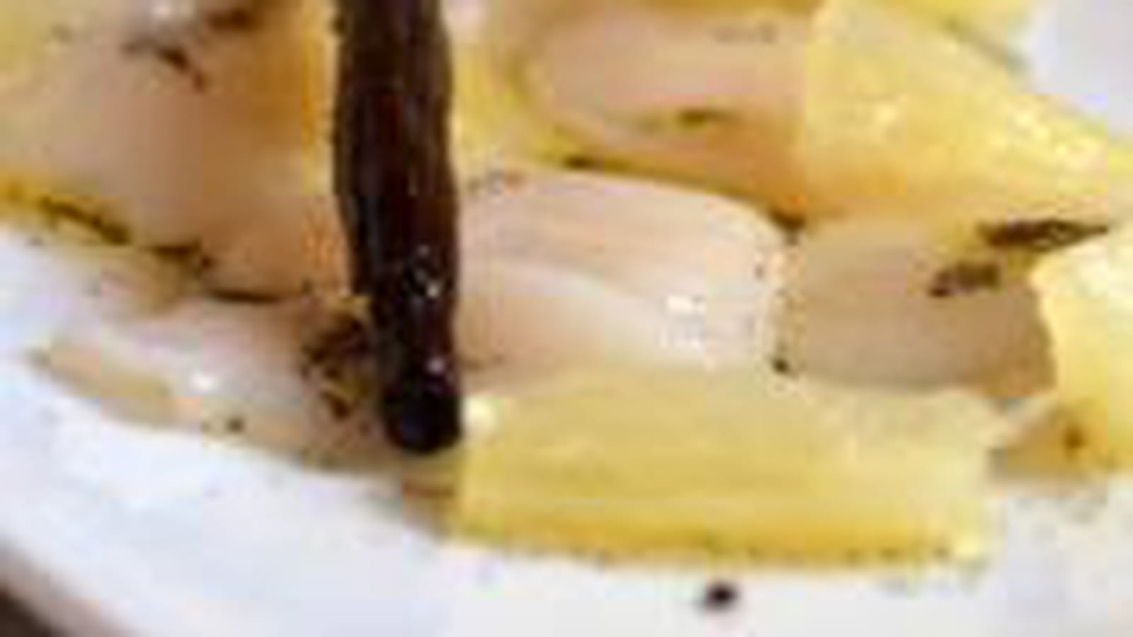 Carpaccio de Saint-Jacques à la vanille et ananas