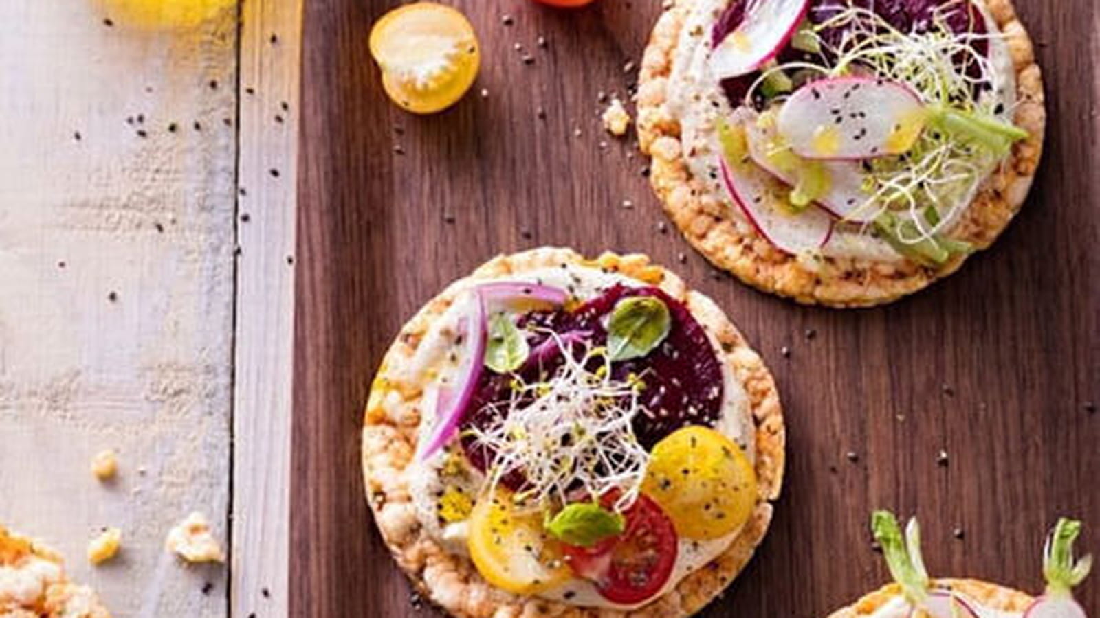 Galettes apéritives au houmous et betterave