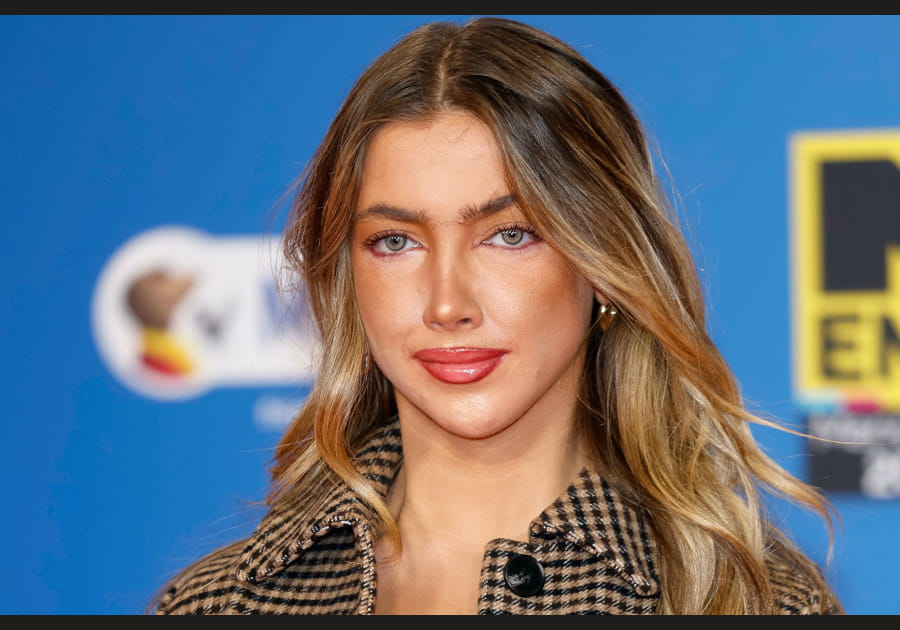 Le crayon rouge de Charlotte Plank