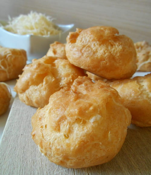 Gougères apéritives au gruyère râpé