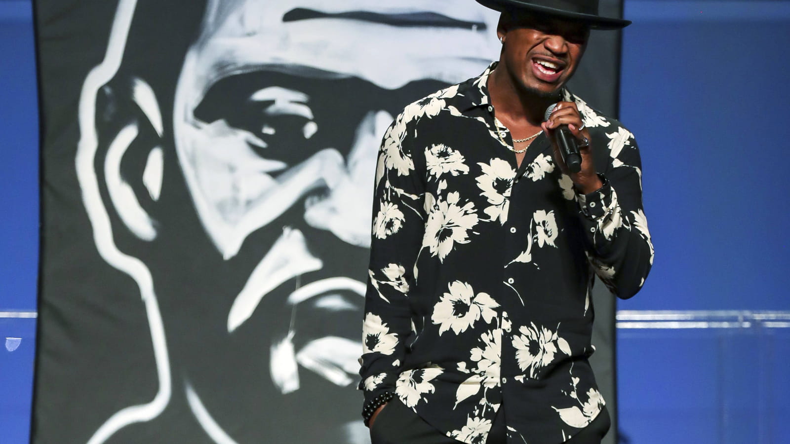 Ne-yo lors des obsèques de George Floyd
