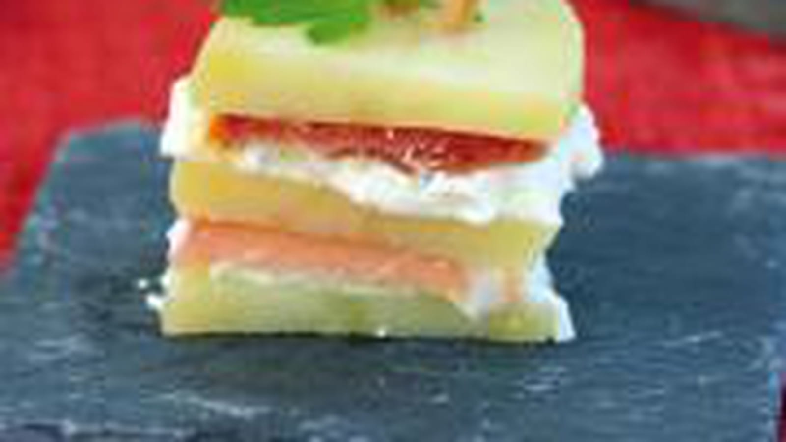 Millefeuille de pomme de terre au jambon serrano et tomme de brebis