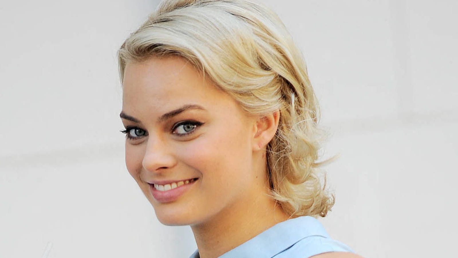 La coiffure sage de Margot Robbie