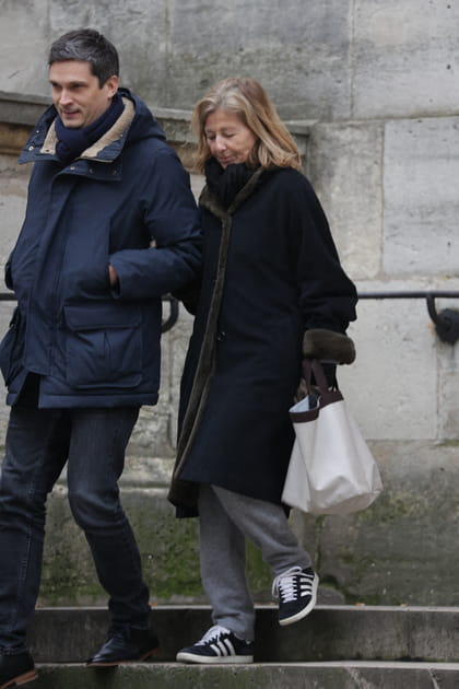 Obsèques de Catherine Laborde : Claire Chazal sort de l'église après la cérémonie