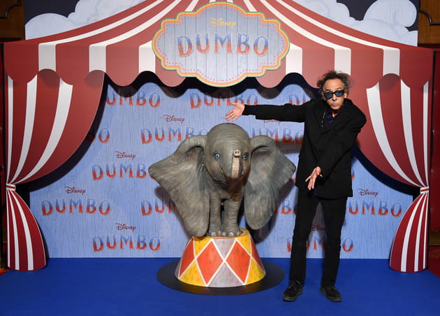 Le r&eacute;alisateur Tim Burton est fier de pr&eacute;senter DUMBO