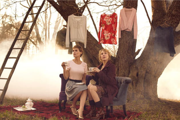 Robe trompe-l'oeil vs manteau trench volanté