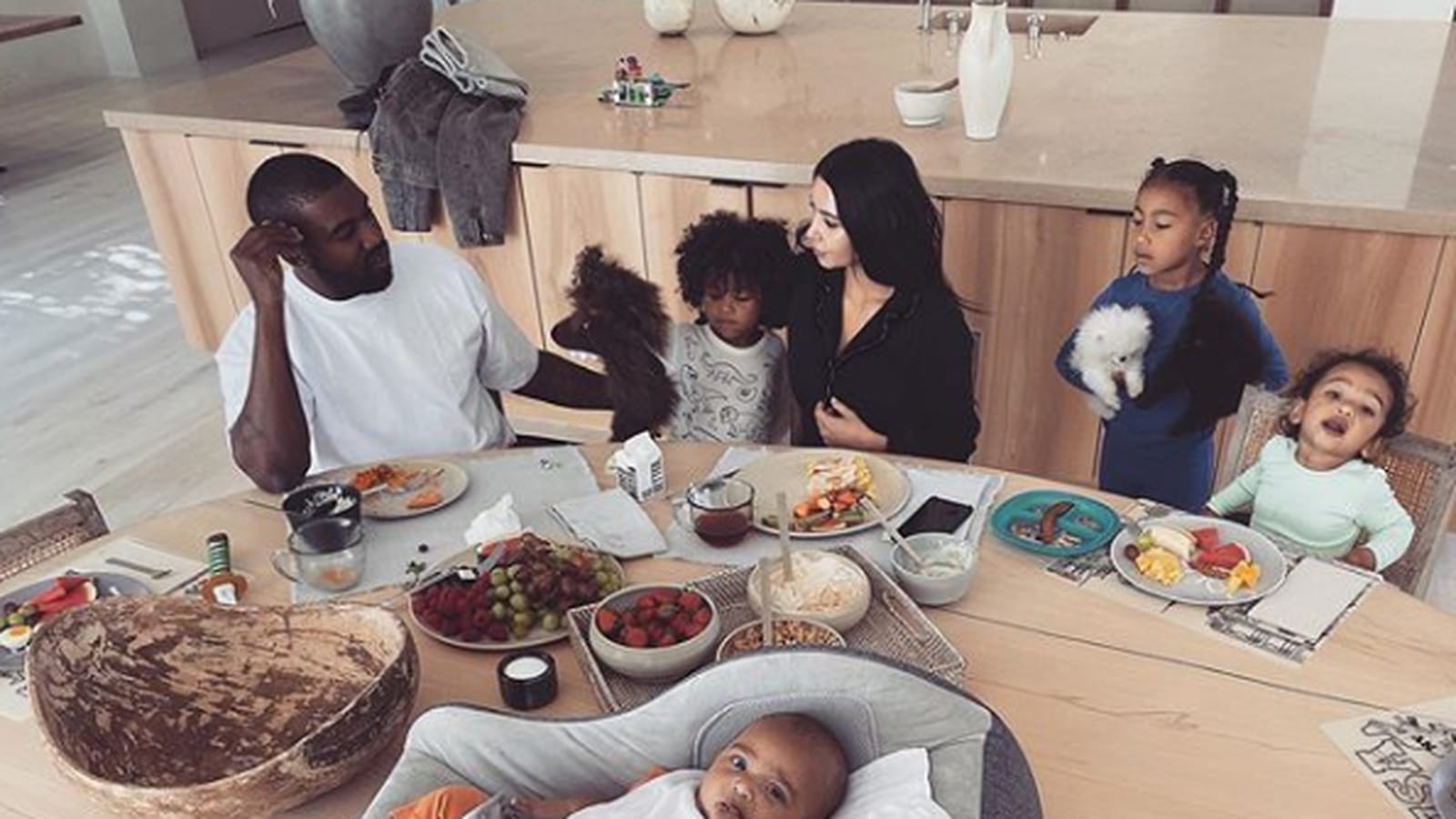 Kanye West, Saint West, Kim Kardashian, North West, Chigago West et Psalm West