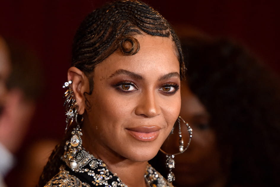 Les tresses coll&eacute;es de Beyonc&eacute;