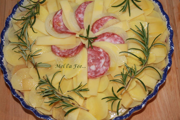 Rosace de pommes de terre et saucisson
