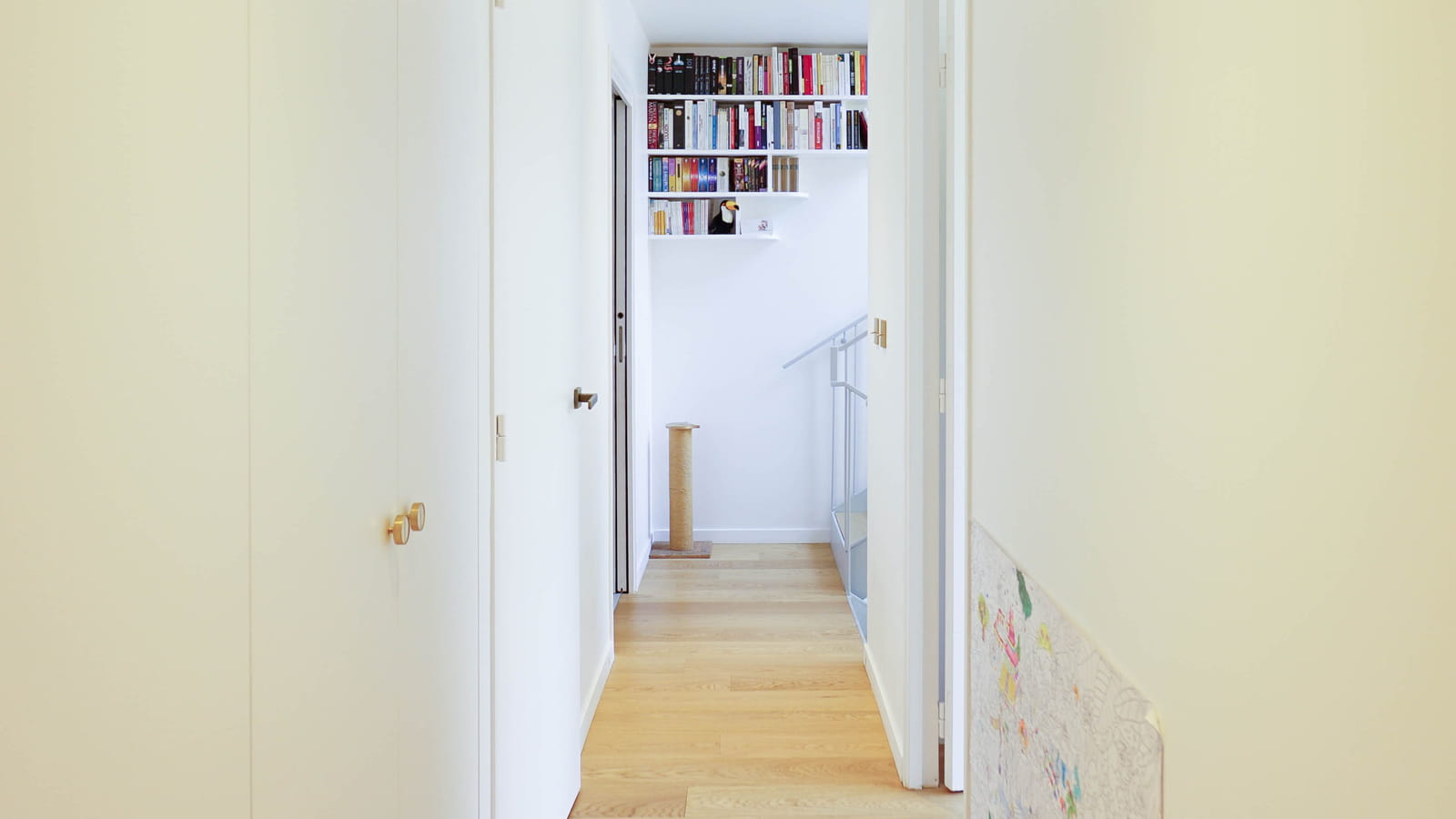 Couloir plein de rangements