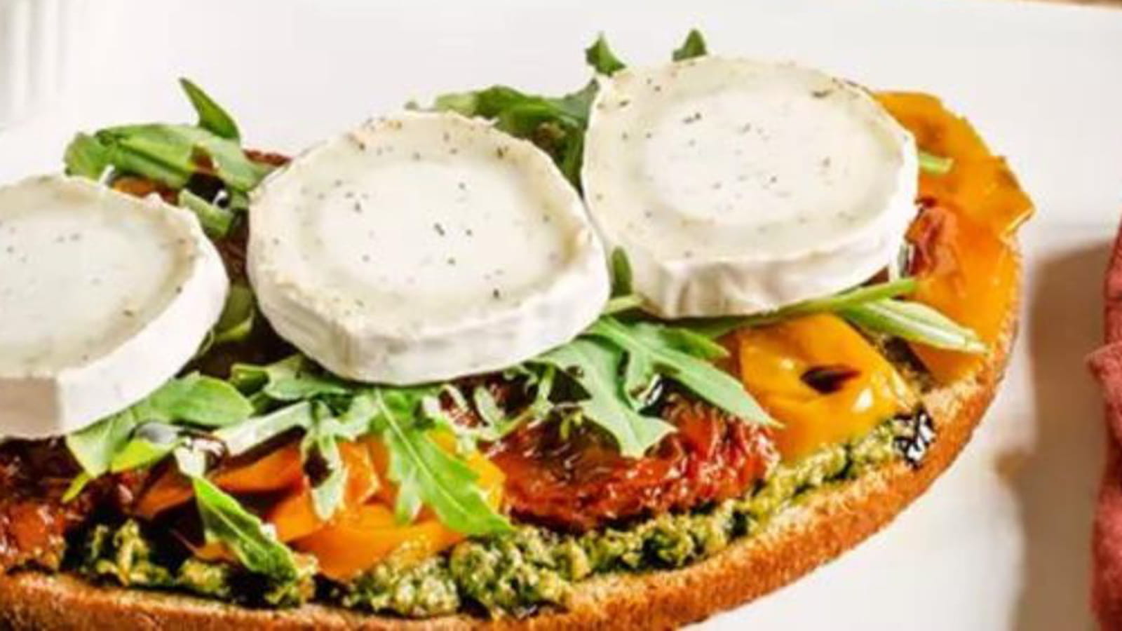 Tartines de légumes confits et chèvre aux herbes de Provence