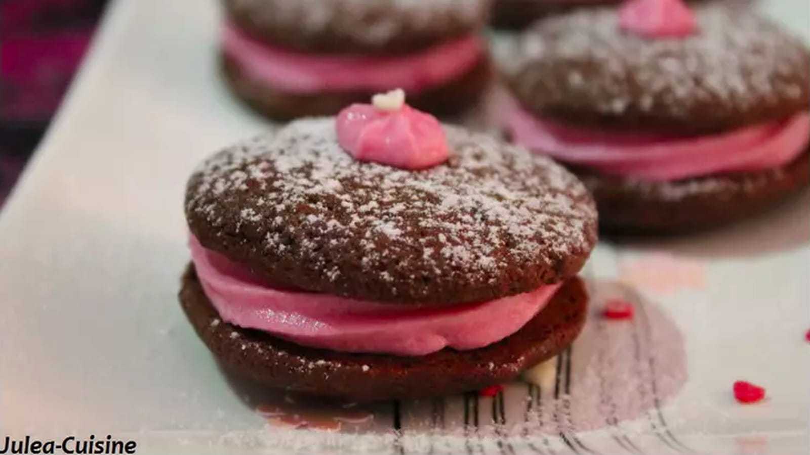 Whoopies chocolat et crème à la rose