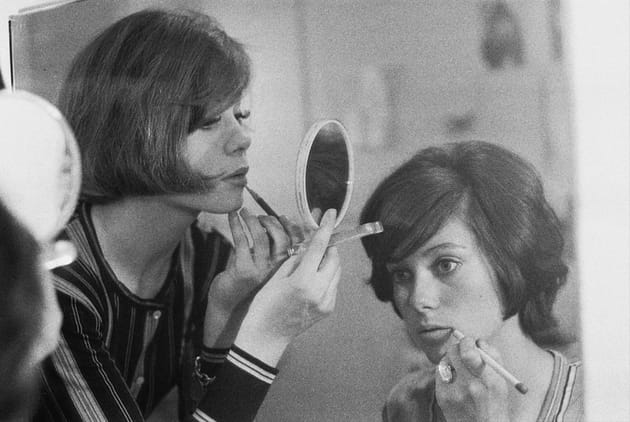 Séance maquillage dans "Les portes claquent"