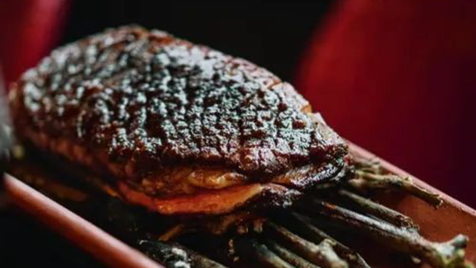 Magret de canard fermier des Landes rôti à l’os, vinaigre balsamique de coing
