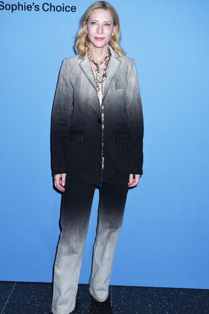 Cate Blanchett en ensemble blazer gris délavé