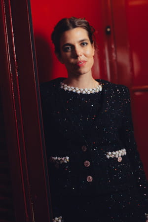 Charlotte-Casiraghi-défilé-Chanel-look-beauté-chic-parisien