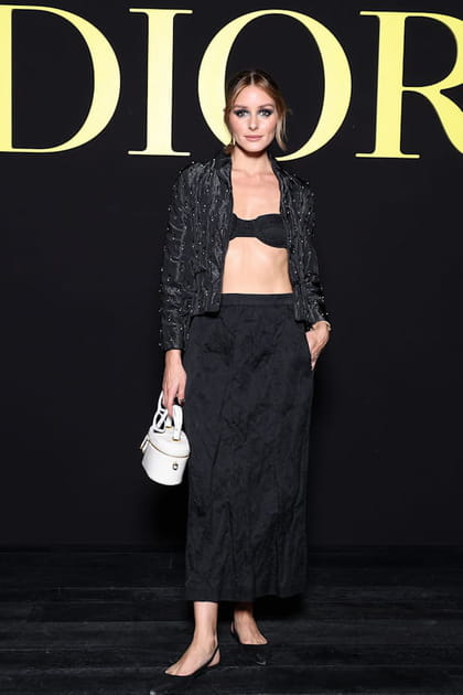 Olivia Palermo en bandeau et jupe noire au défilé Dior printemps-été 2024