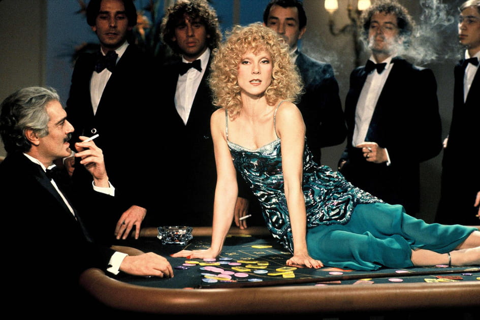 Sylvie Vartan, impressionnante avec ses cheveux mi-long tr&egrave;s boucl&eacute;s