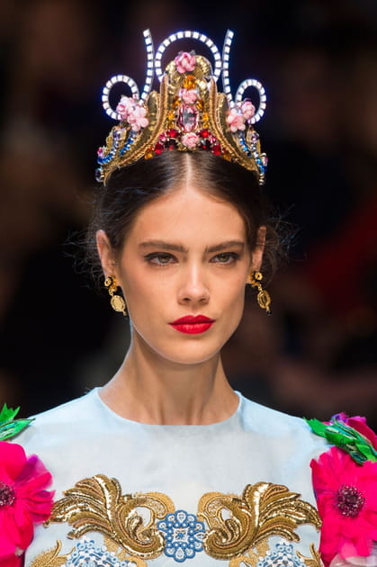 Le diad&egrave;me fantaisie du d&eacute;fil&eacute; Dolce & Gabbana