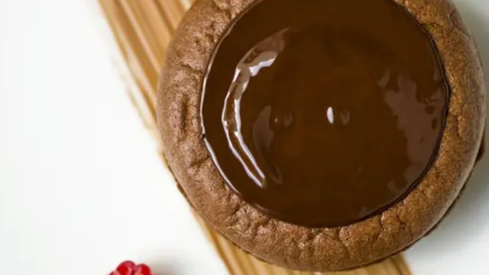 Tarte soufflée chocolat-framboise Clarins par Pierre Hermé