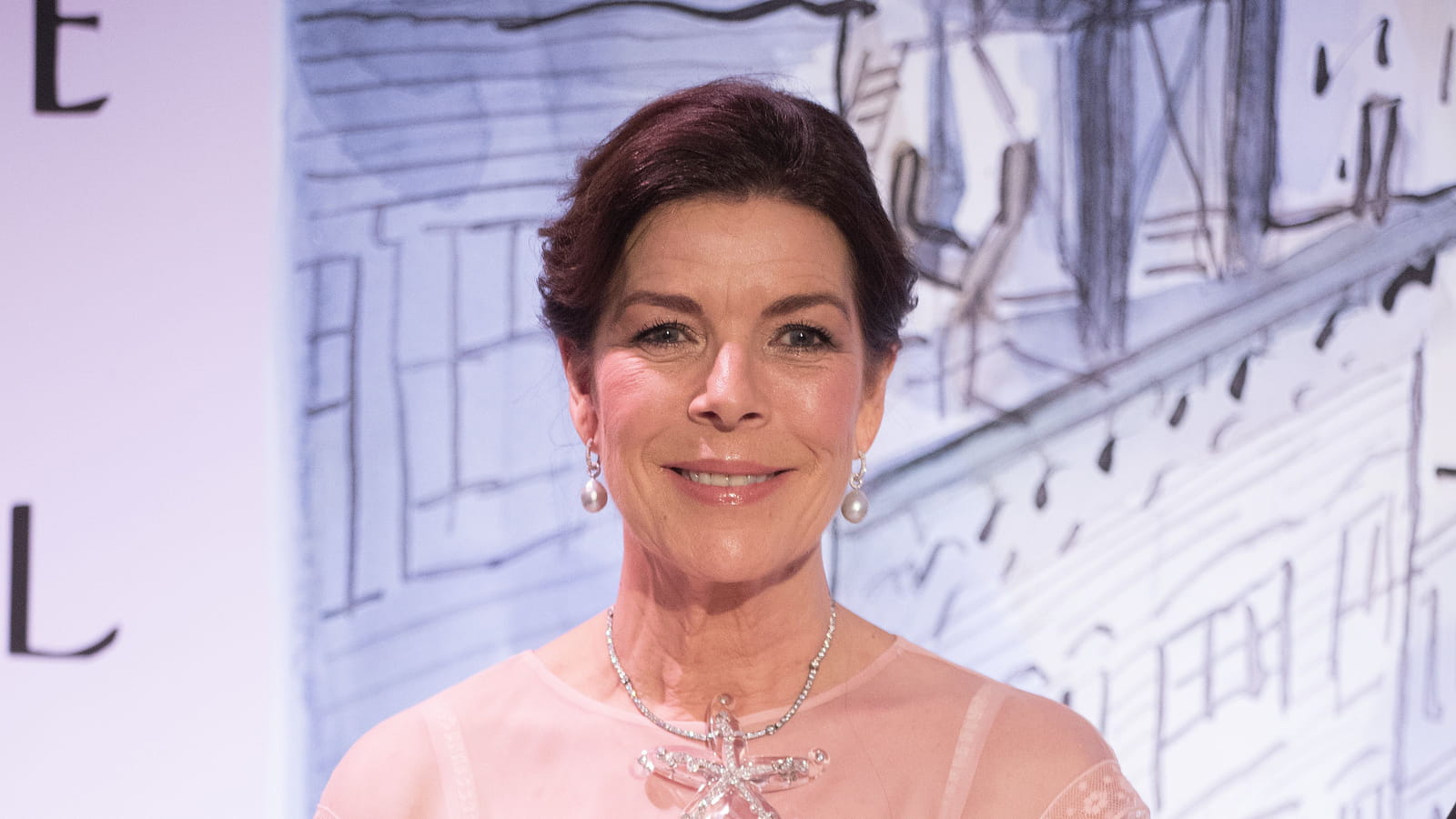 Caroline de Monaco tout de rose vêtue