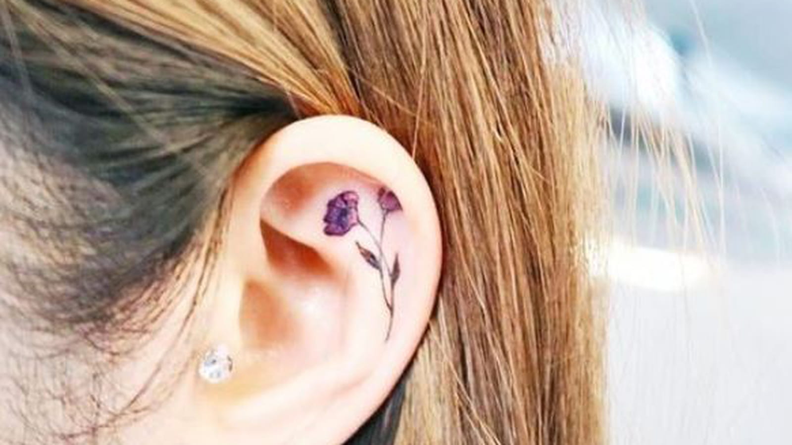 Fleur dans l'oreille
