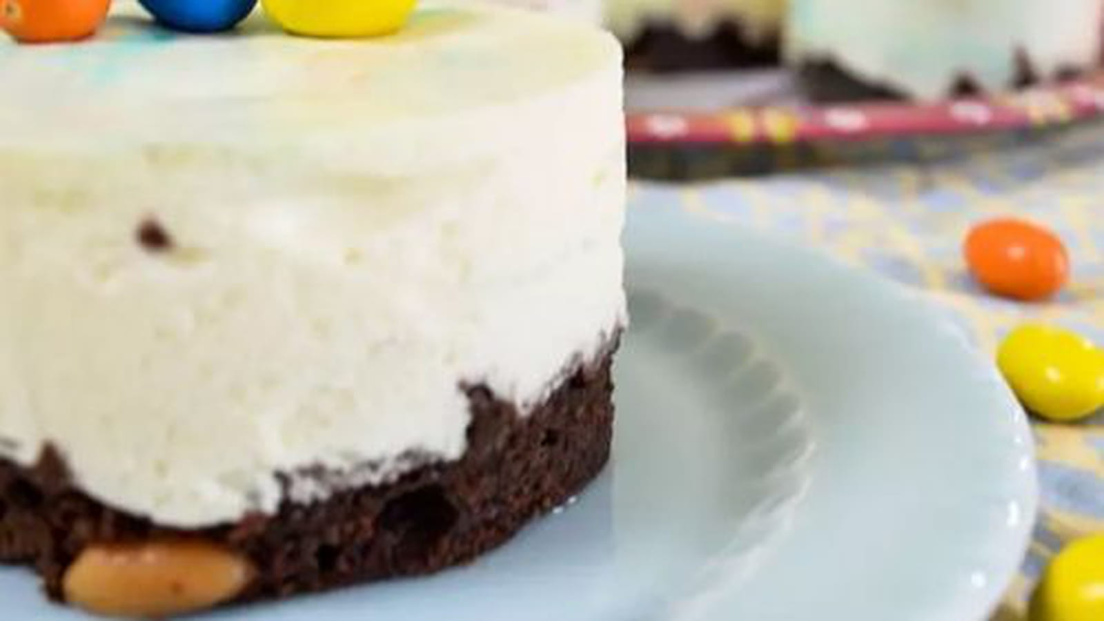 Cheesebrownie aux M&M's et cacahuètes