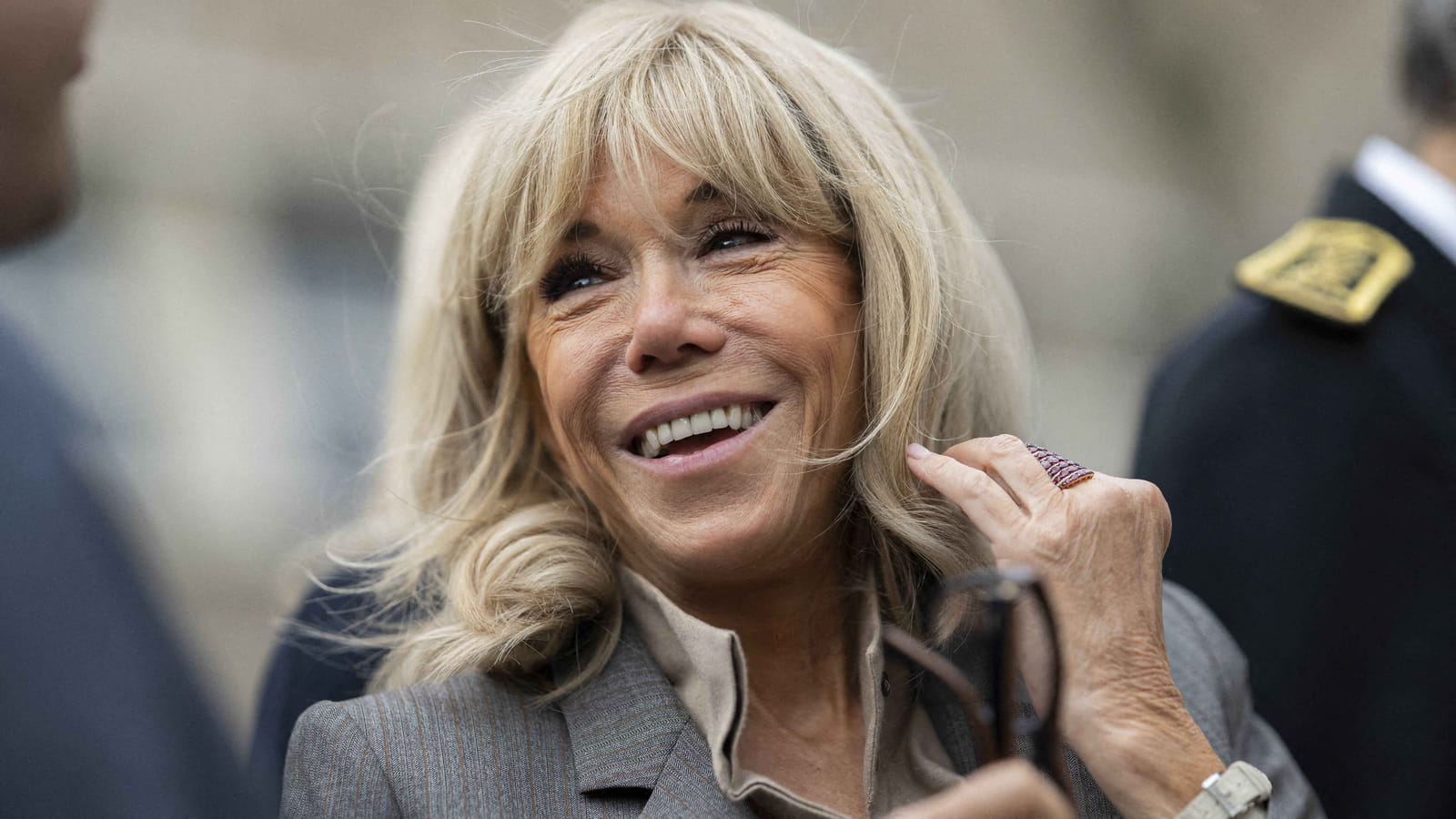 Cheveux bouclés