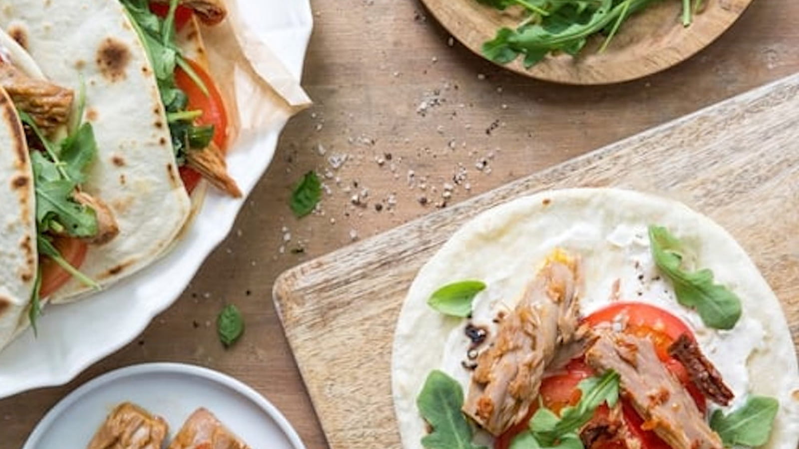Piadine aux filets de thon marinés à la tomate séchée