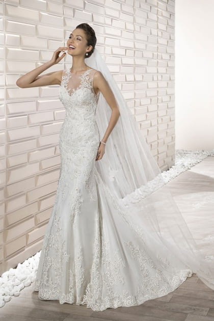 Une robe classe, Demetrios