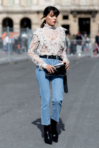 L'ensemble jeans + chemisier pr&eacute;cieux