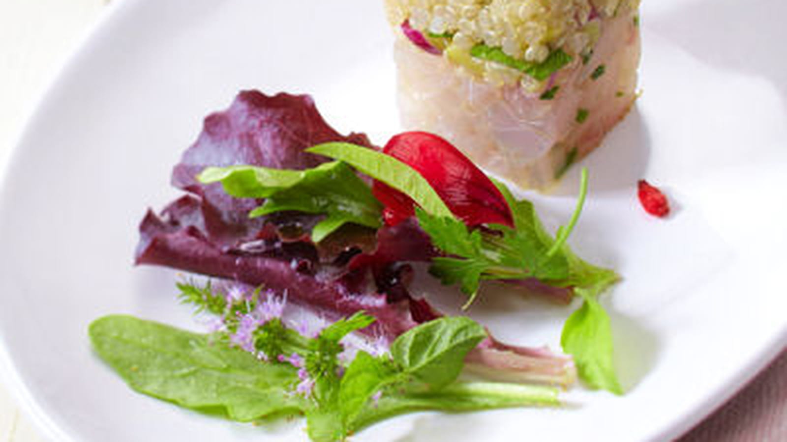 Tartare de bar et quinoa aux épices douces au carré frais
