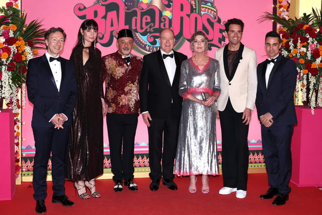 Charlotte Casiraghi, Albert de Monaco solo, Stéphane Bern et Yori... Pluie de stars au Bal de la Rose 2023 - PHOTOS