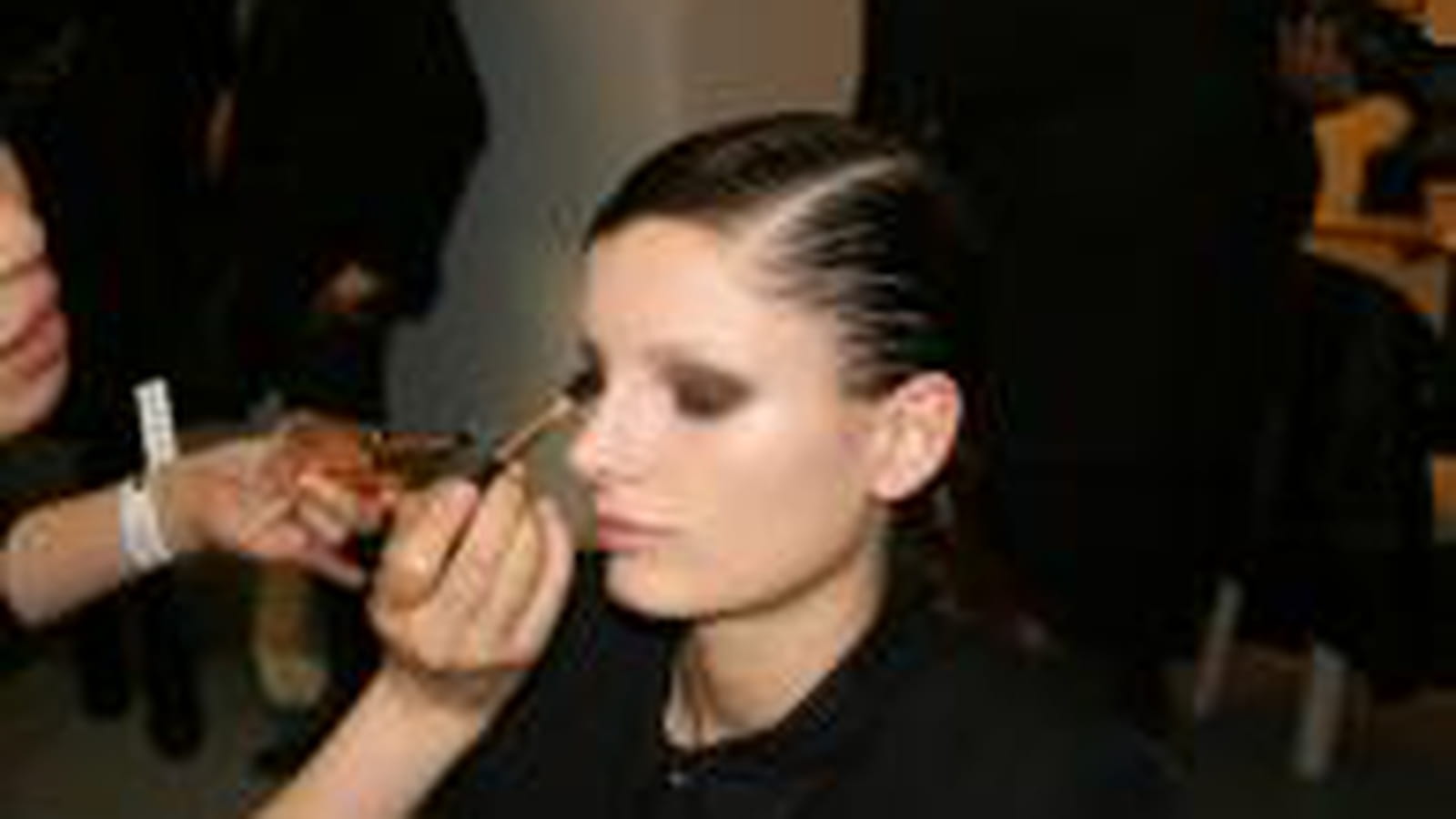 Rendez-vous dans les coulisses beauté du défilé Anthony Vaccarello automne-hiver 2012-2013