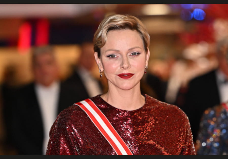Charl&egrave;ne de Monaco, attrayante avec sa bouche rouge
