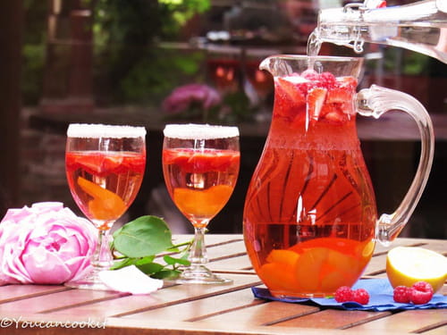 Cocktail léger et fruité au rosé et fruits rouges