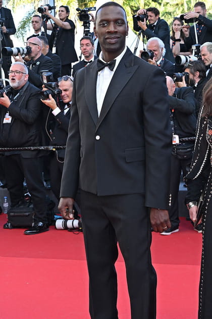 Omar Sy en smoking noir et nœud papillon Louis Vuitton
