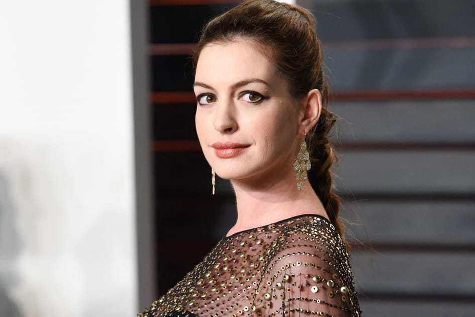 La queue-de-cheval tress&eacute;e d'Anne Hathaway