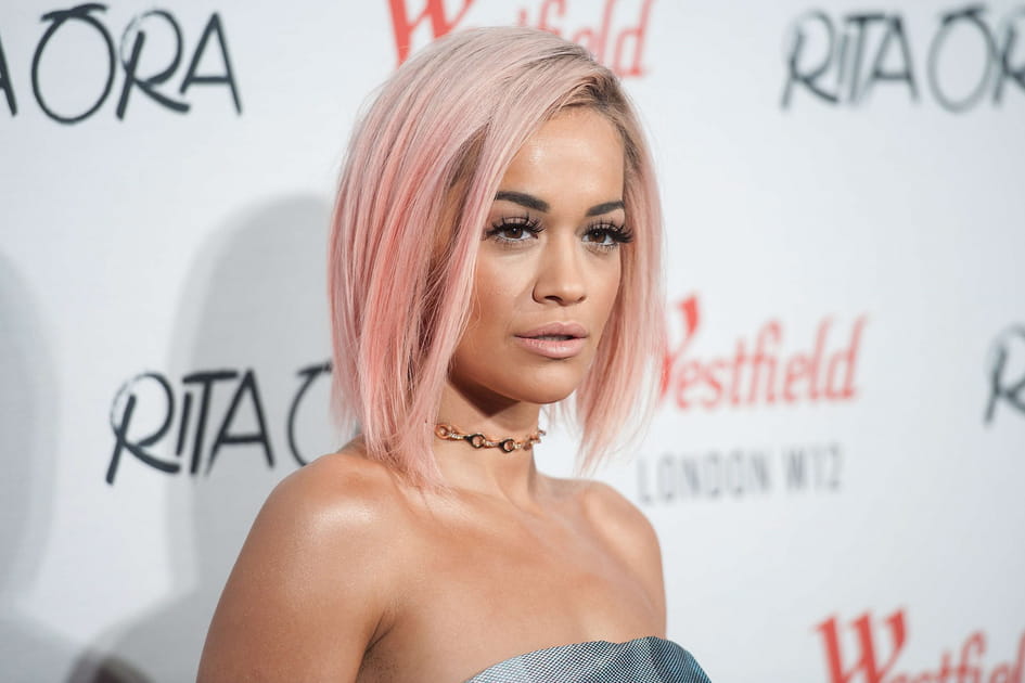 Le carr&eacute; plongeant rose bubble gum de Rita Ora