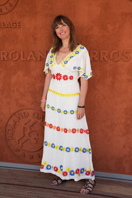 Sandrine Qu&eacute;tier en robe fleurie