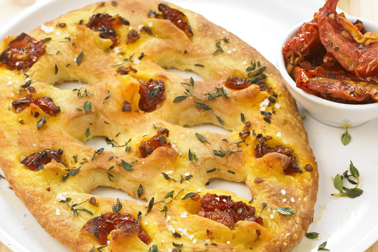 Fougasse Aux Tomates Confites Et Thym Sur Sa Pate A Pizza Au